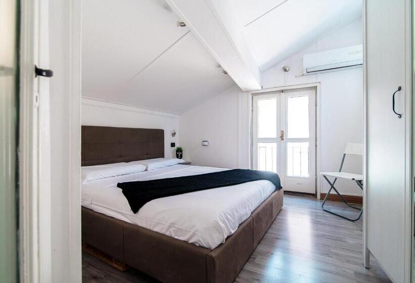 Студия Стандарт, Joivy Al Duomo Guest House