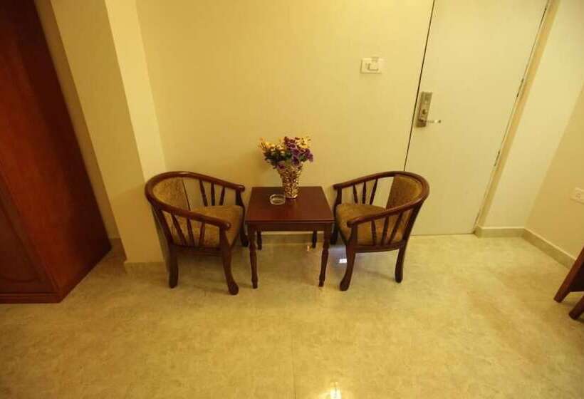 스탠다드 룸 킹사이즈 침대, Grand Cascade Chennai