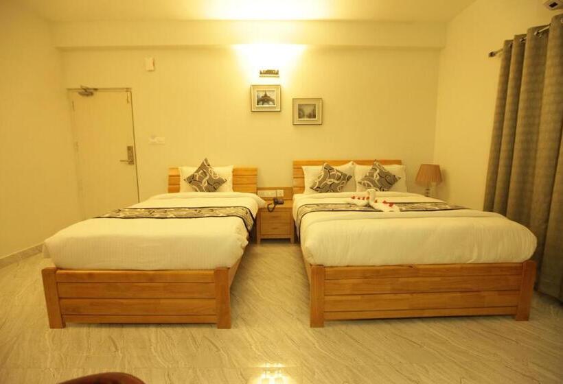 스탠다드 룸 킹사이즈 침대, Grand Cascade Chennai