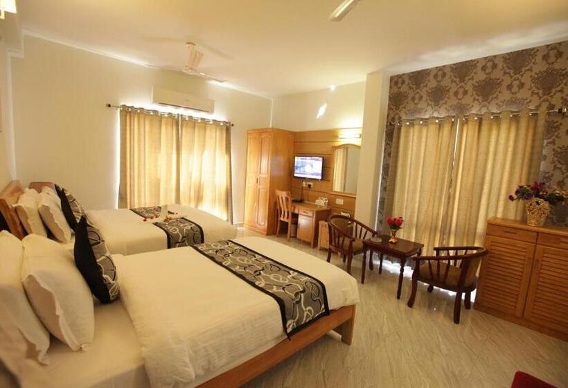 스탠다드 룸 킹사이즈 침대, Grand Cascade Chennai