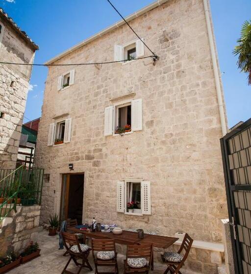 דירת חדר, Villa Lucia