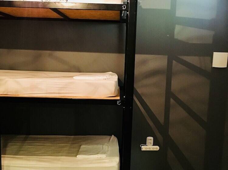 Кровать в Общей Комнате, A Coroa Hostel & Suites