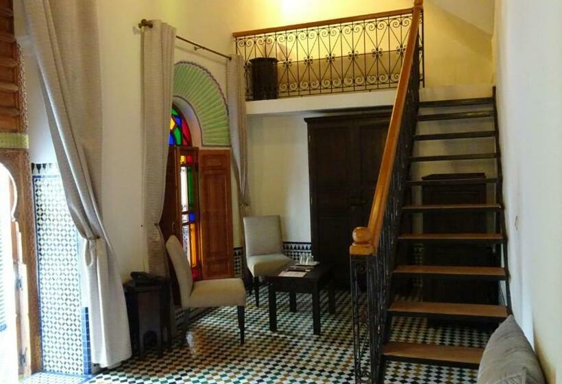سوییت با چشم‌انداز باغ, Riad Sabah