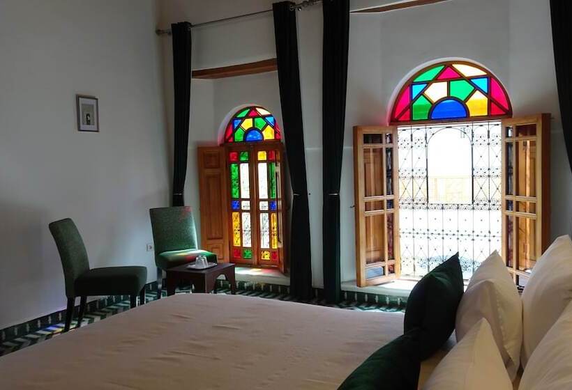 سوییت با چشم‌انداز استخر, Riad Sabah