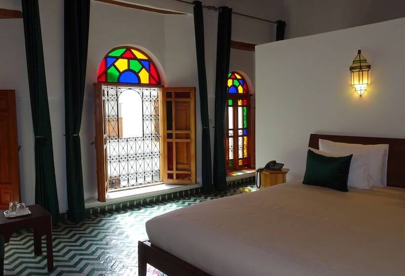 سوییت با چشم‌انداز استخر, Riad Sabah