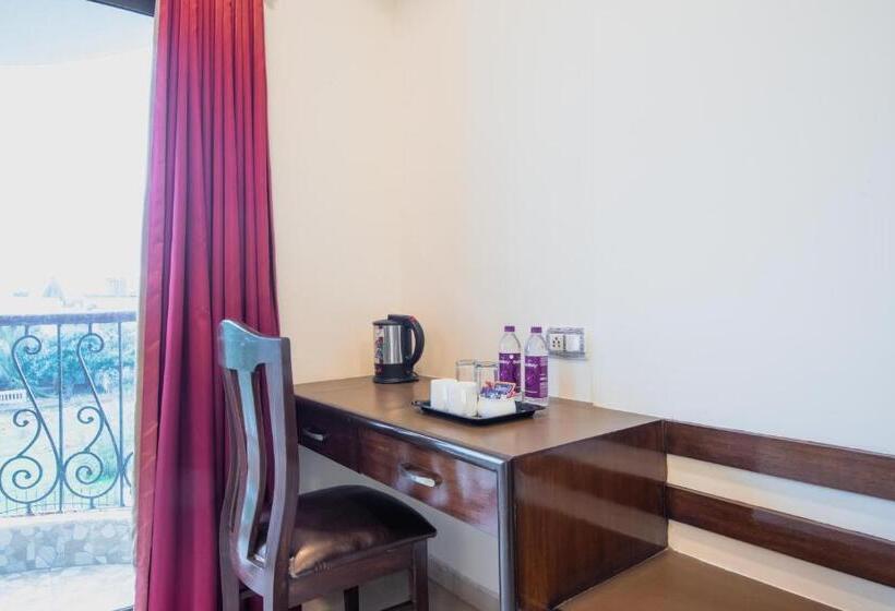 اتاق لوکس, Treebo Reveniir Resort