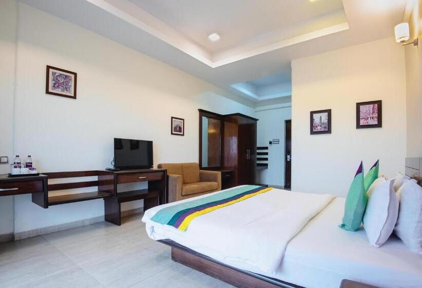 اتاق لوکس, Treebo Reveniir Resort