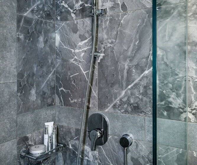 Deluxe Suite, Mosaic