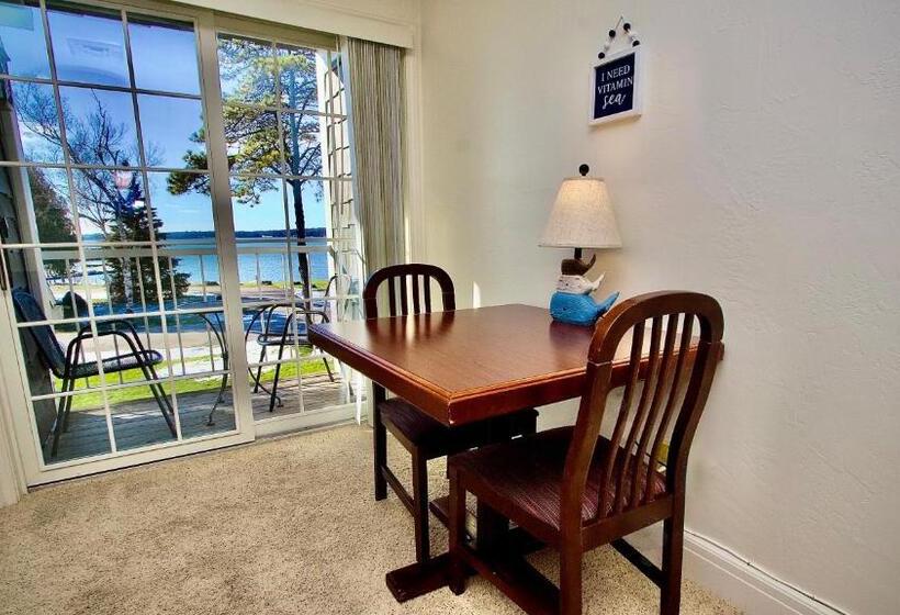 Номер Стандарт Вид на Озеро, Baileys Harbor Yacht Club Resort