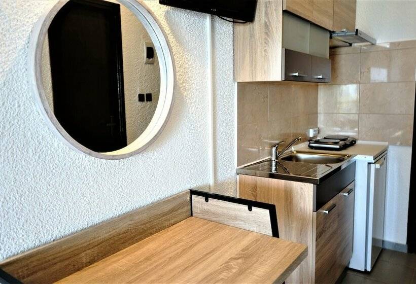 Трехместный Номер Базовый, Pension Karvounoskala