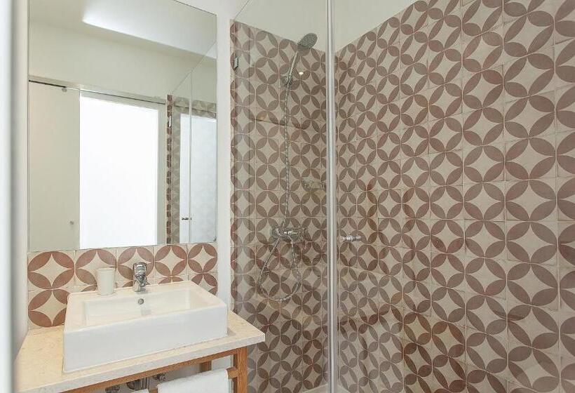 سوئیت با چشم‌انداز رودخانه, Lisbon Old Town Guest House