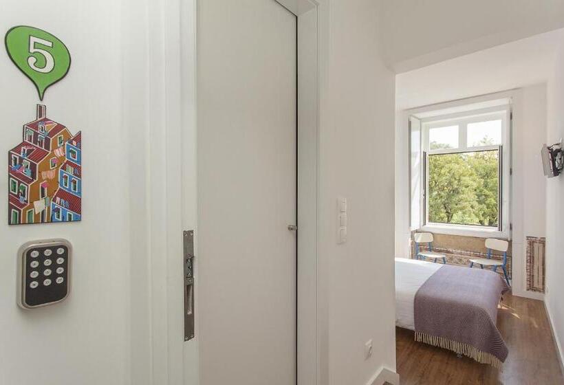 سوئیت با چشم‌انداز رودخانه, Lisbon Old Town Guest House
