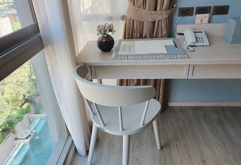 Номер Deluxe Вид на Бассейн, Ana Park Chiang Mai