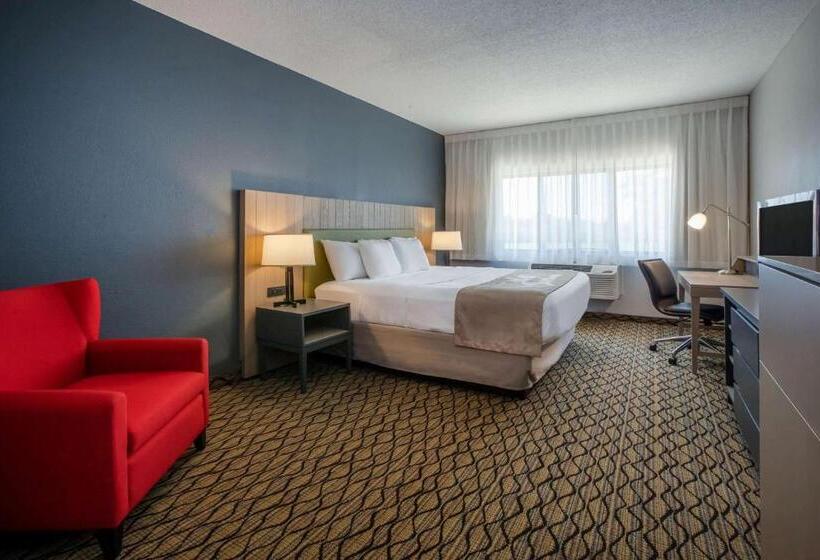 Стандартный Номер Кровать Кинг, Days Inn & Suites By Wyndham Rochester Hills Mi
