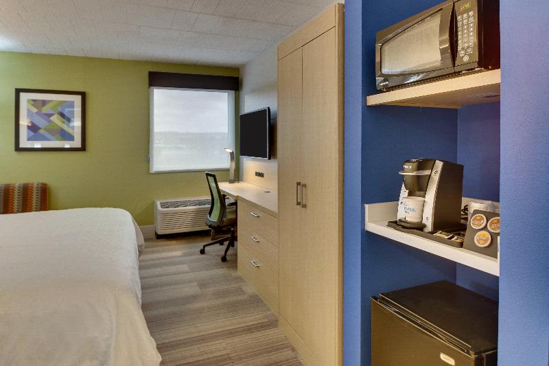 Номер Стандарт Адаптированный для Инвалидов, Holiday Inn Express Pittston  Scranton Airport, An Ihg