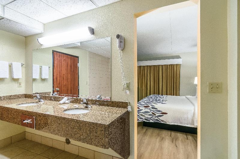 스탠다드 룸 킹사이즈 침대, Red Roof Inn & Conference Center Wichita Airport