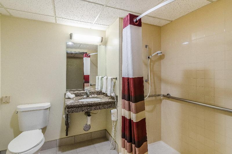 디럭스 룸 킹사이즈 침대, Red Roof Inn & Conference Center Wichita Airport