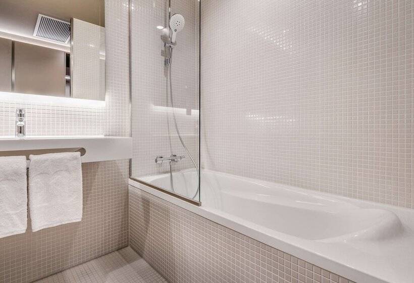 Standard Room with Views, Nhow Amsterdam Rai