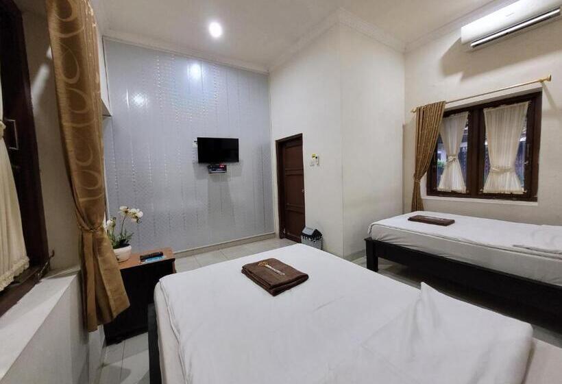 Номер Deluxe, Ndalem Katong Guest House Ponorogo