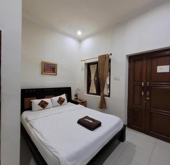 Номер Deluxe, Ndalem Katong Guest House Ponorogo