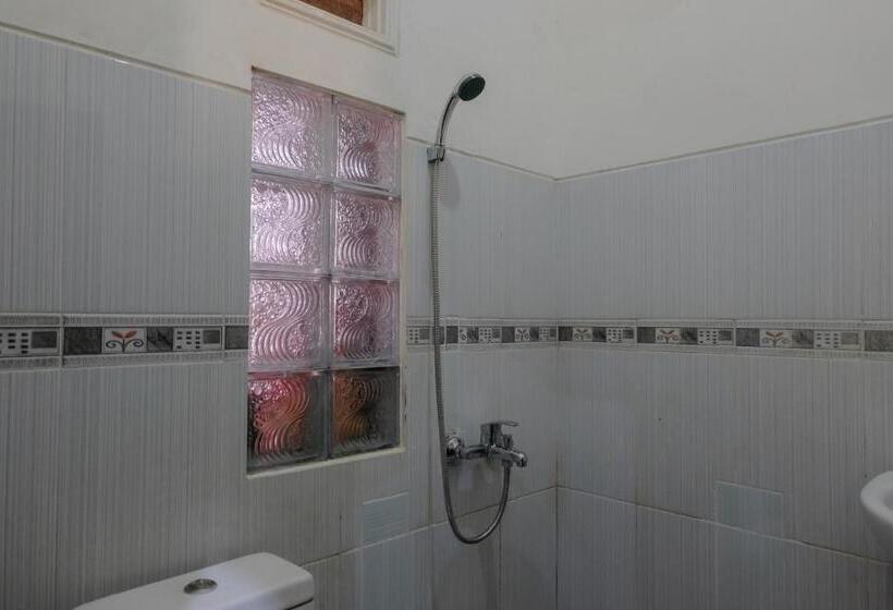Номер Стандарт Трехместный, Ndalem Katong Guest House Ponorogo