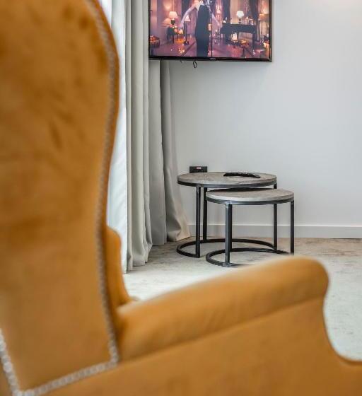 اتاق لوکس با بالکن, Charm Boutique