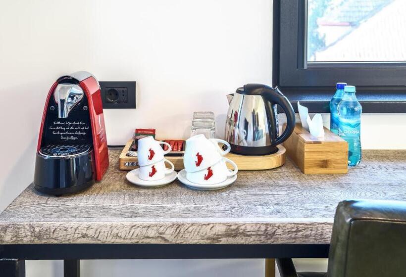 اتاق لوکس با بالکن, Charm Boutique