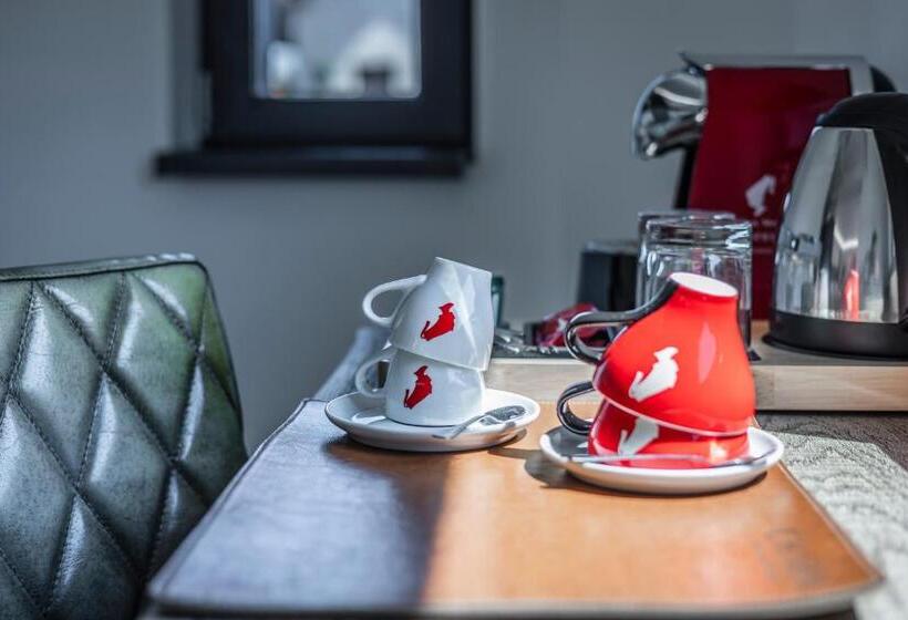 اتاق لوکس با بالکن, Charm Boutique