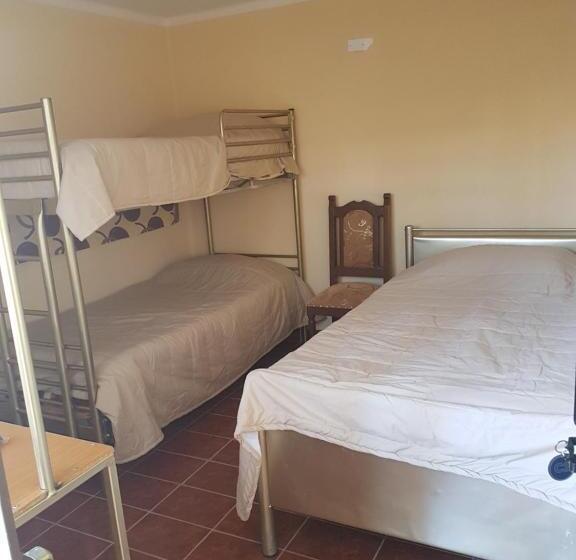 اتاق استاندارد سه تخته با سرویس بهداشتی مشترک, Hostel Buen Descanso