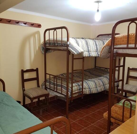 اتاق خانوادگی با سرویس بهداشتی مشترک, Hostel Buen Descanso