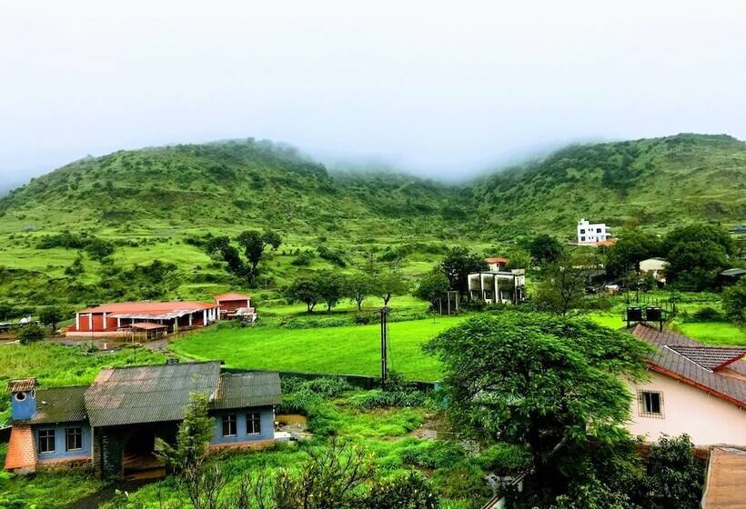Номер Deluxe, Jagadguru Lonavala