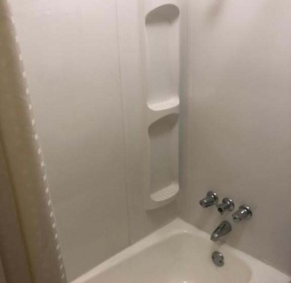 Номер Стандарт, Budget Host Inn   Emporia