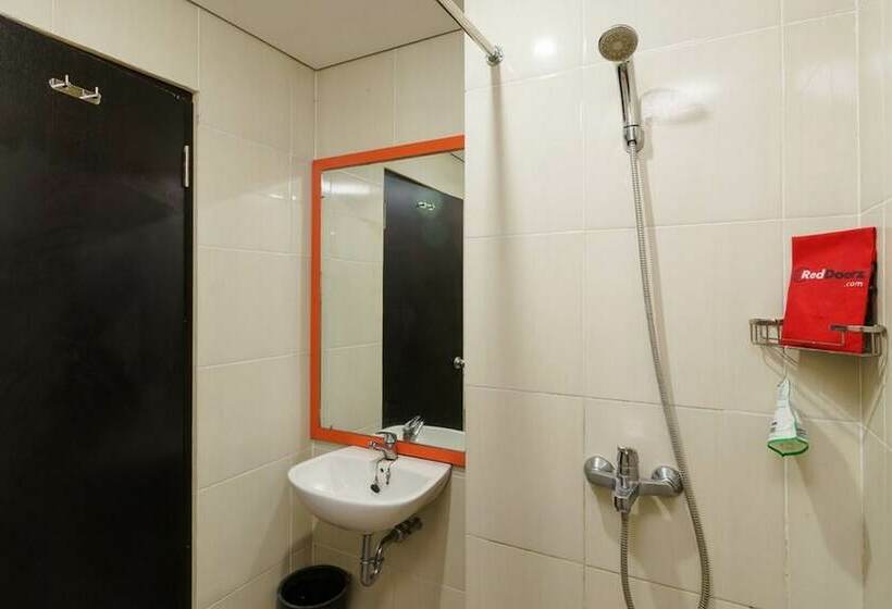 Номер Стандарт, Reddoorz Plus Near Sangkareang Park