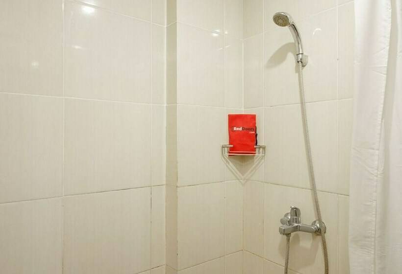 Номер Стандарт, Reddoorz Plus Near Sangkareang Park
