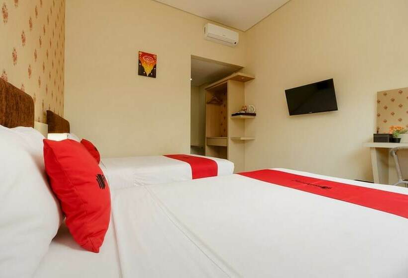 Номер Стандарт, Reddoorz Plus Near Sangkareang Park