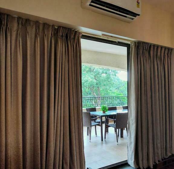اتاق لوکس با بالکن, The Summer House, Pachmarhi   Am Hotel Kollection