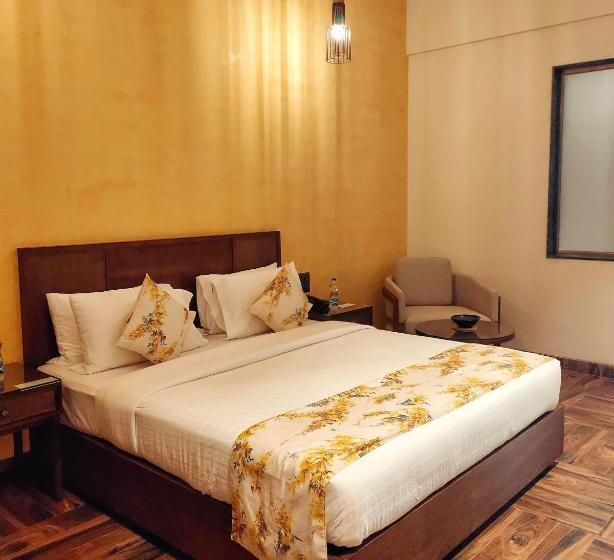اتاق لوکس با بالکن, The Summer House, Pachmarhi   Am Hotel Kollection