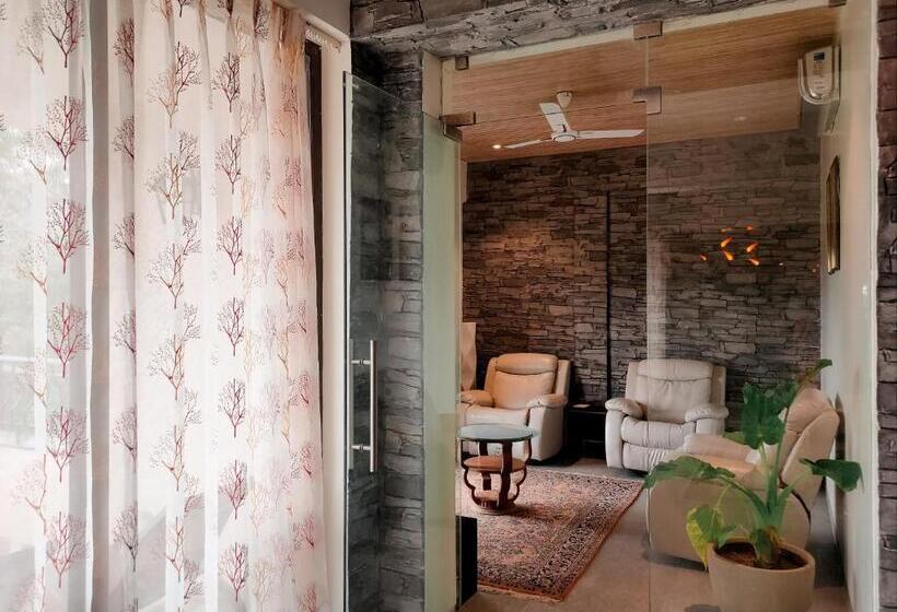 سوئیت پرزیدنت, The Summer House, Pachmarhi   Am Hotel Kollection