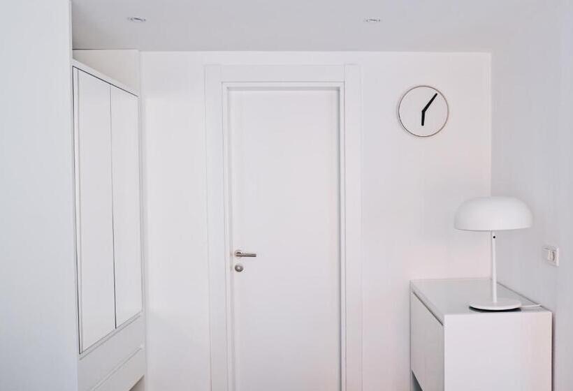 Номер Стандарт с Балконом, Bono Hotel Old Town