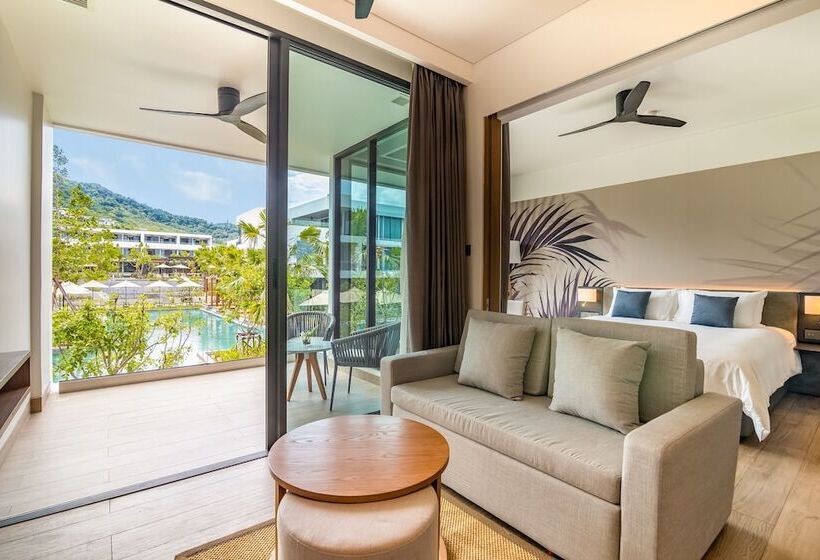 Люкс Вид на Бассейн, Stay Wellbeing & Lifestyle Resort