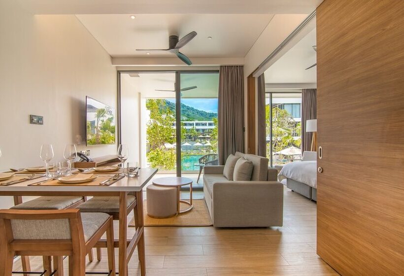 Люкс Вид на Бассейн, Stay Wellbeing & Lifestyle Resort