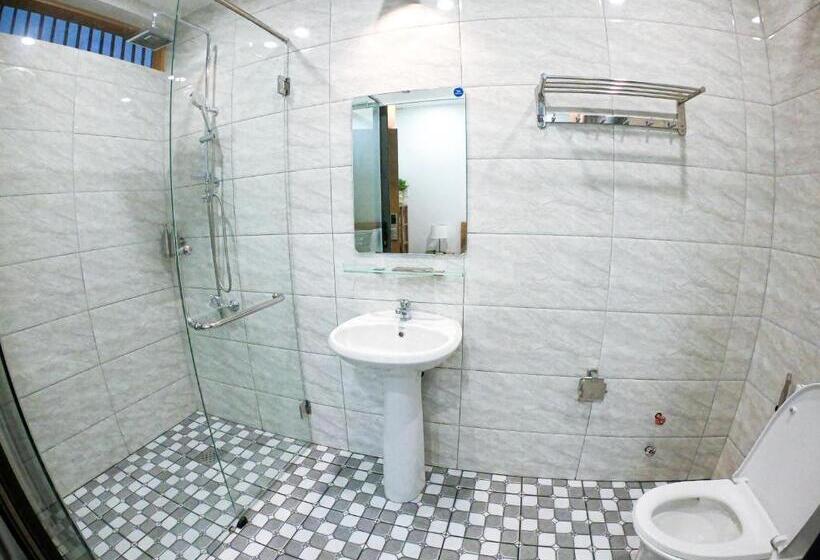 اتاق سوپریور, Daisy House