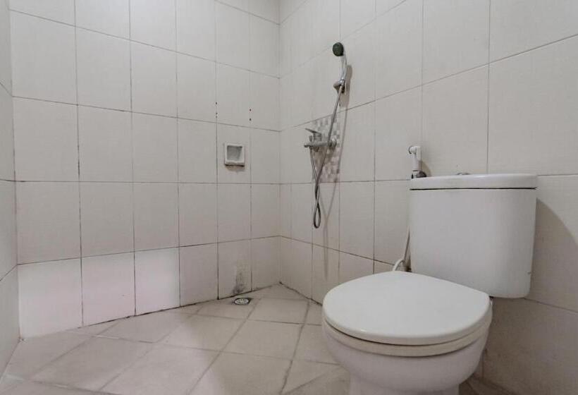 Номер Superior, Reddoorz Near Institut Teknologi Bandung 2