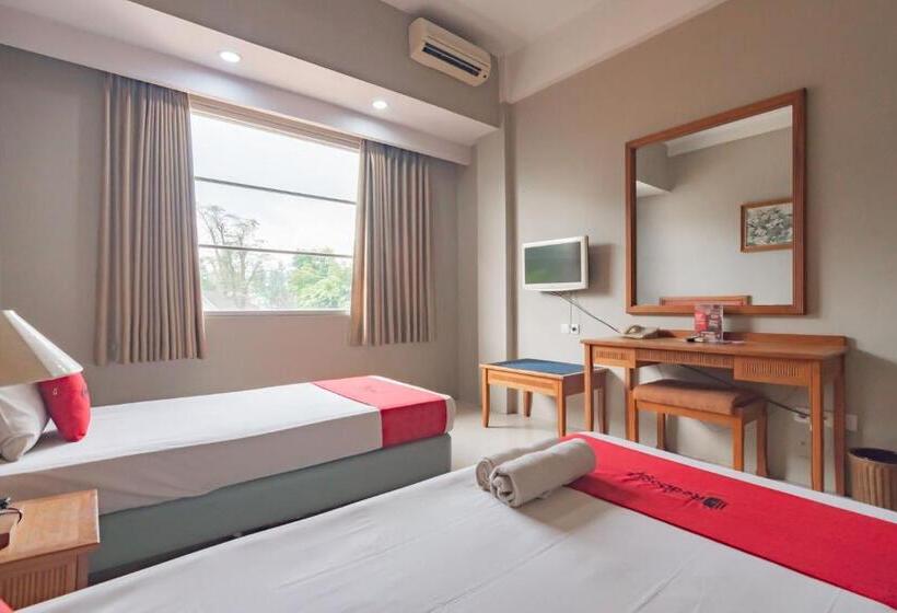 Номер Superior, Reddoorz Near Institut Teknologi Bandung 2