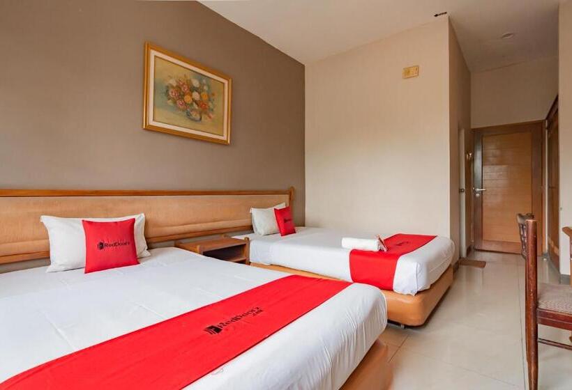 Номер Deluxe, Reddoorz Near Institut Teknologi Bandung 2
