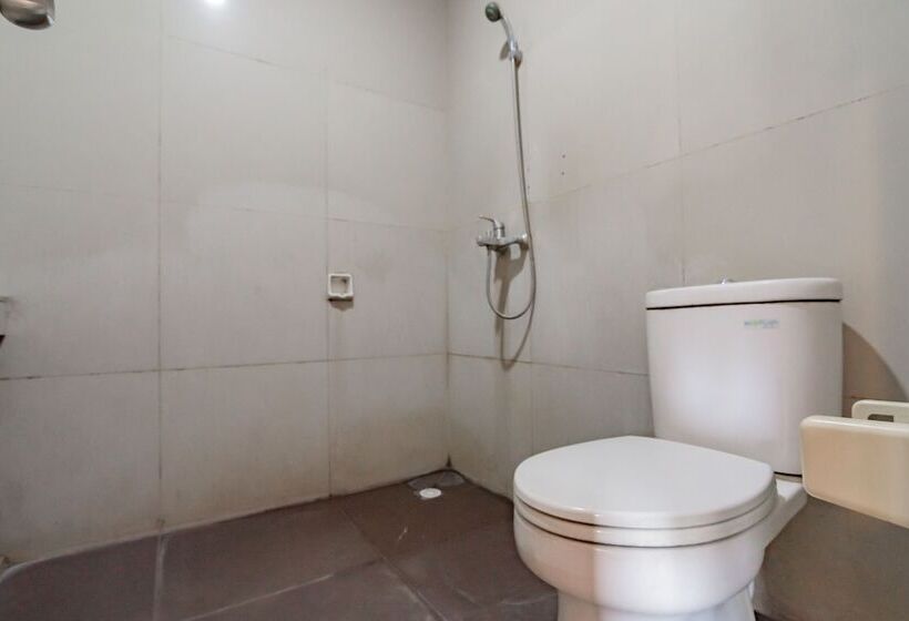 Номер Deluxe, Reddoorz Near Institut Teknologi Bandung 2