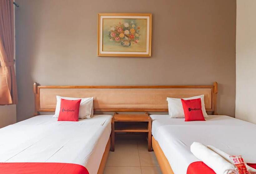 Номер Deluxe, Reddoorz Near Institut Teknologi Bandung 2