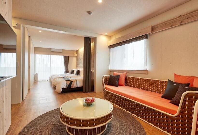اتاق استاندارد سه نفره, Yomitan Condhotel Nd