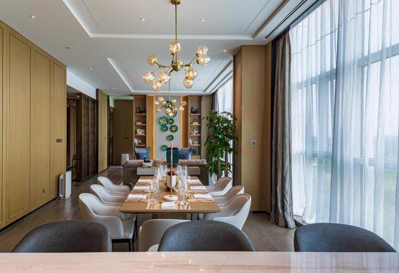 Люкс Кровать Кинг, Wanda Realm Heshan