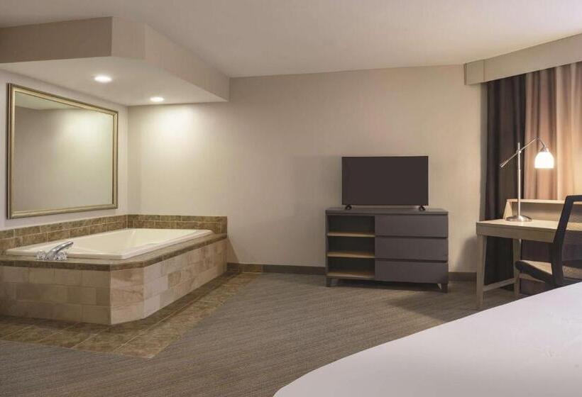 Люкс с гидромассажем, Country Inn & Suites By Radisson, Germantown, Wi